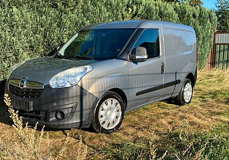 Opel Combo D Kasten L1H1 2,2t*Benzin*Tüv N*1-Hand*Eu5