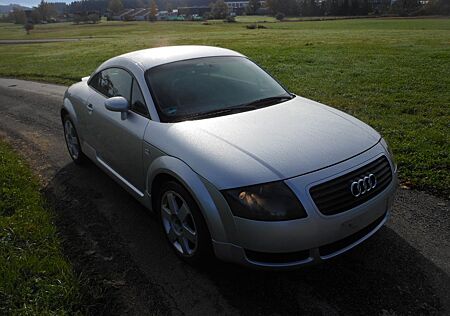 Audi TT Coupe 1.8T 132 kW - Tüv 09.2025 Winterpaket