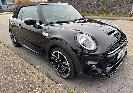 Mini Cooper S Cabrio Automatik mit JCW Paket
