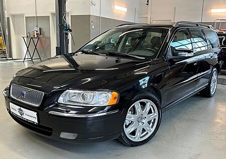 Volvo V70 2.4 D5 AWD Summum/Xenon/Schiebed./Scheckheft