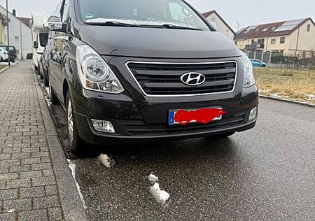 Hyundai H-1 Starex