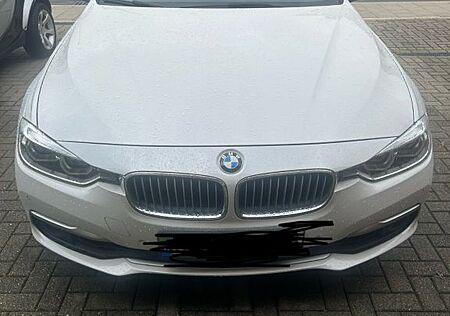 BMW 320i Touring Luxury Line P. Auto. Lux...