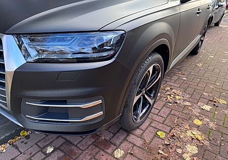 Audi Q7 3.0 TDI quattro tiptronic-mattschwarz Foliert