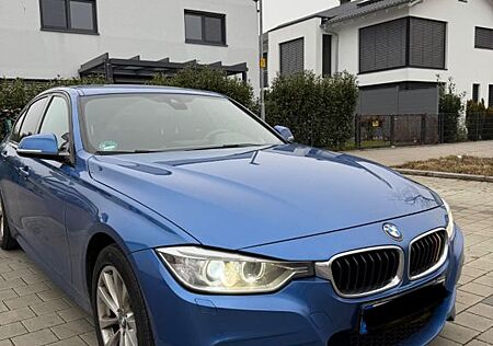 BMW 320d xDrive - Gepflegt in Blau, Vollausstattung