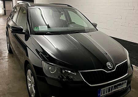 Skoda Fabia Combi 1.0l TSI 70KW Style * SHZ * KLIMA *