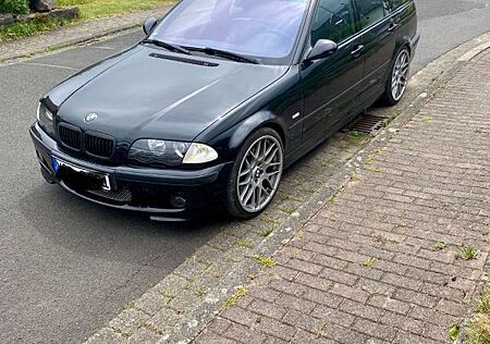 BMW 330i touring -
