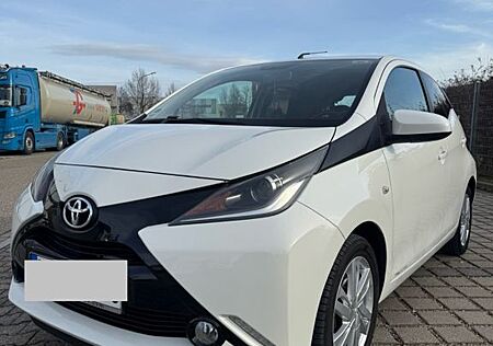 Toyota Aygo (X) Aygo (X) 1,0-l-VVT-i x-play touch x-play touch