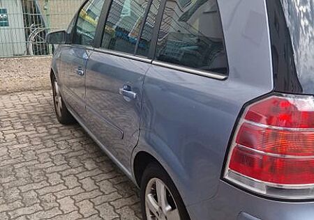 Opel Zafira 1.8 -