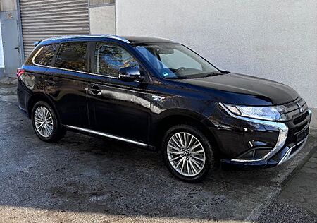 Mitsubishi Outlander 2.4 MIVEC PLUG-IN HYBRID 4WD Basis...