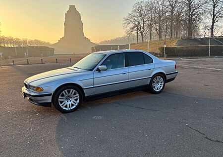 BMW 740i E38 4.4l V8