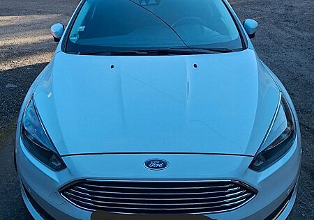 Ford Focus 1,0 EcoBoost 92kW Cool & Connect Turni...
