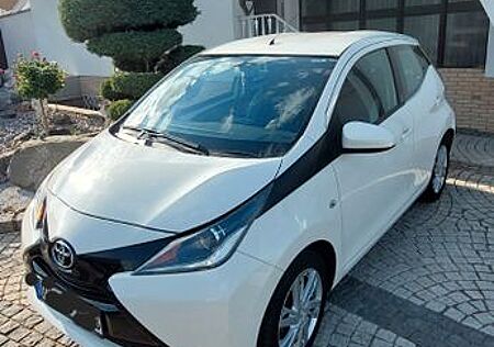 Toyota Aygo (X) Aygo (X) 1,0-l-VVT-i x-play Edition-S Edition-S