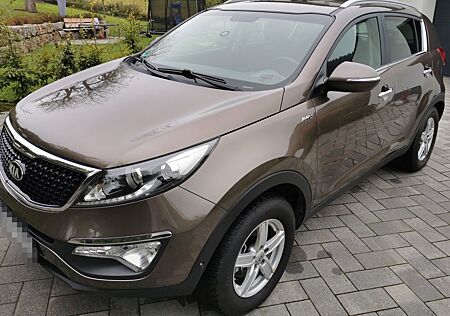 Kia Sportage gebraucht kaufen Kia Sportage 2.0 CRDi AWD DT15, 8fach bereift, AHK
