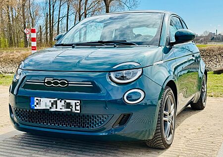 Fiat 500E "la Prima" 3+1 42 kWh