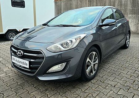 Hyundai i30 gebraucht kaufen Hyundai i30 blue Trend