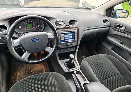 Ford Focus Turnier Ghia-1,6/XENON/NAVI/2.HAND/Tüv NEU