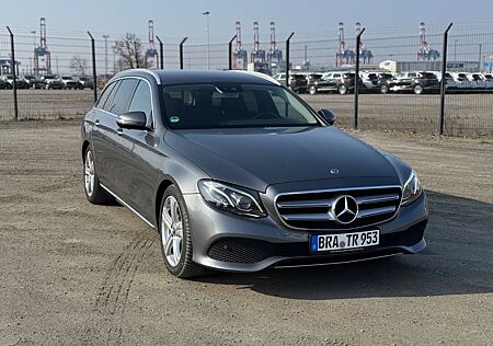 Mercedes-Benz E 220 360°/ Wide / AirMatic / MultiBeam / Standheizung