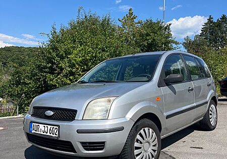 Ford Fusion 1,4 16V + +