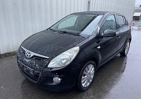 Hyundai i20 Style Klima/Teilleder/Navi/Scheckheft/Kamera