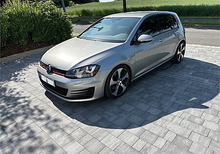 VW Golf Volkswagen 2.0 TSI DSG BMT GTI GTI