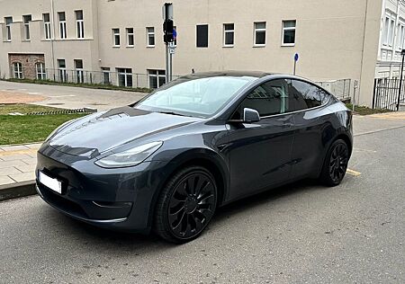 Tesla Model Y Große Reichweite - Allradantrieb -