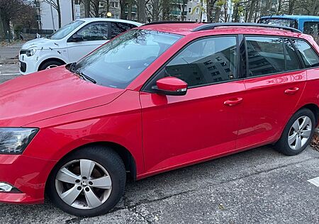 Skoda Fabia 1.0l MPI 55kW 79000 km 10 Jahre Berlin