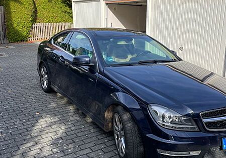 Mercedes-Benz C 250 Coupé Autom. -