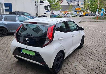 Toyota Aygo (X) Aygo (X) 1,0-l-VVT-i Team Deutschland Team D...