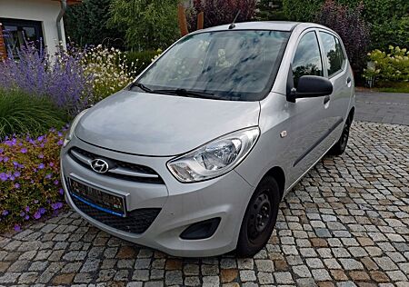 Hyundai i10 1.1 Style 16 TKM !!! Klima kein Fiesta Clio