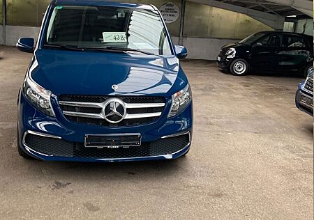 Mercedes-Benz V 220 lang