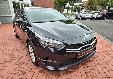 Kia Cee'd Ceed 1.5T DCT Vision Komfort*AHK*AWR*Navi*