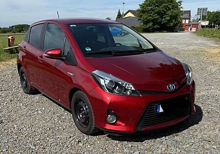 Toyota Yaris Hybrid / Benzin