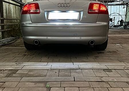 Audi A8 3.7 tiptronic quattro -