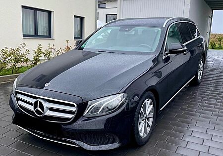 Mercedes-Benz E 220 d Standheizung AHK Schiebedach Comand