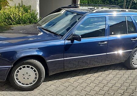 Mercedes-Benz E 220 E220 T-Modell S124 Klima Alu AHK Azuritblau