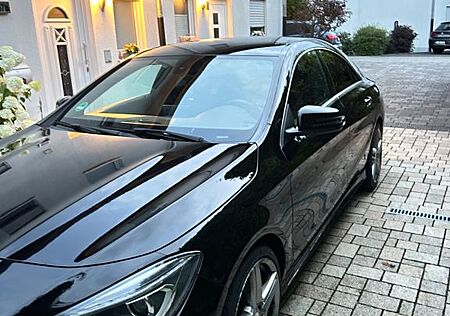 Mercedes-Benz CLA 200 AMG Line TÜV NEU