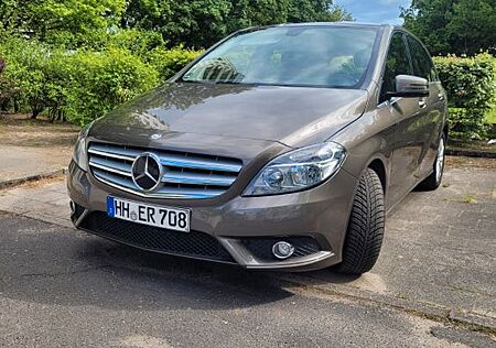 Mercedes-Benz B 180 - Seniorenfahrzeug