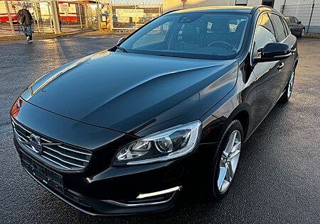 Volvo V60 D4 Summum VOLL!