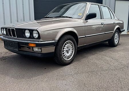 BMW 325 e A / Limousine/ Automatik / Schiebedach /