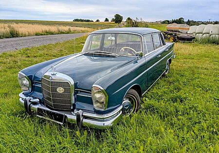 Mercedes-Benz 220