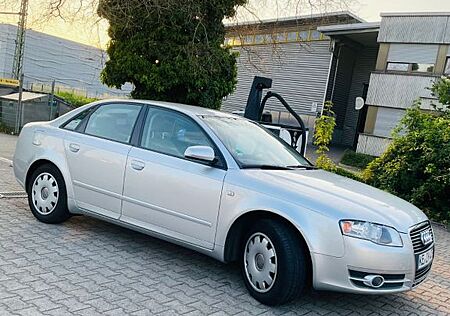 Audi A4 1.6 -