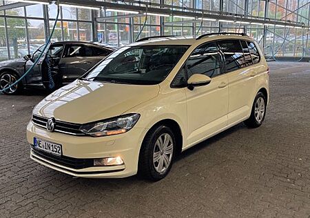 VW Touran Volkswagen 2.0 DSG | Mietwagen mit Wegstreckenzähler