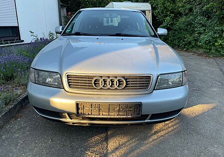 Audi A4 1.6 -
