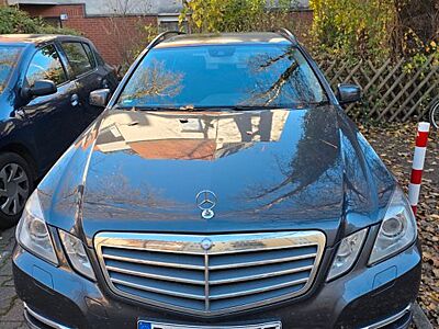 Mercedes-Benz E 220 CDI T BlueEFFICIENCY -