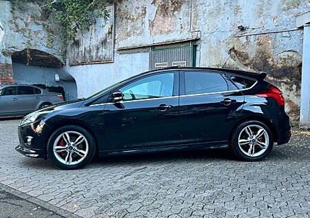 Ford Focus Lim. Titanium*Schiedach*