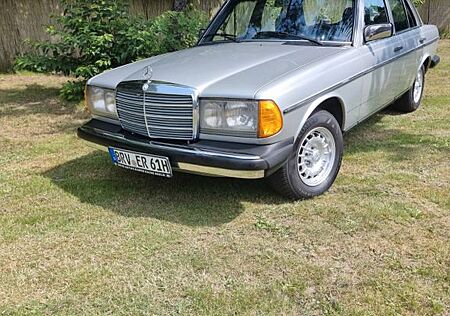 Mercedes-Benz 300 D TURBO