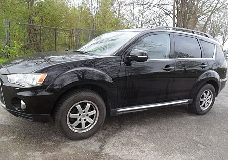 Mitsubishi Outlander Motion 2.2 4WD Bi-Xenon Tüv/Au Neu