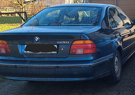 BMW 528i