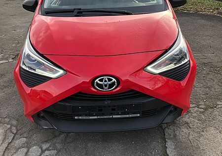 Toyota Aygo (X) Aygo (X) 1,0-l-VVT-i x-play x-play