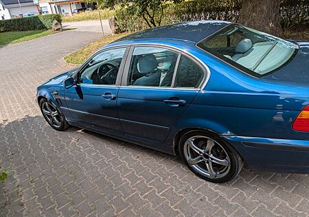 BMW 320i -